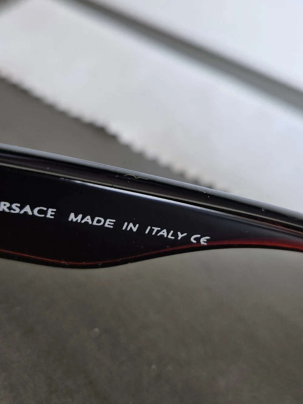 Versace - Picture 4 of 5
